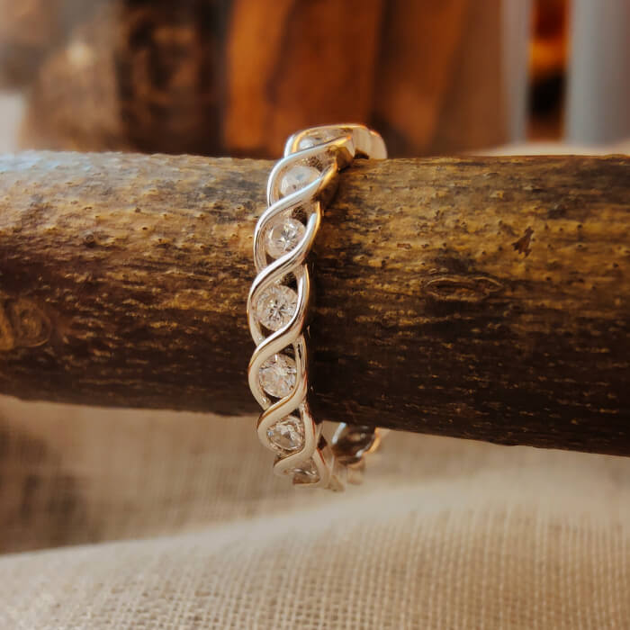 Twist Round Moissanite Inlay Women Stacking Ring Band