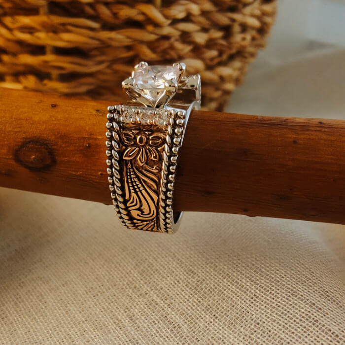 Retro Two- Color Flower Wide Band Square Diamond Ring