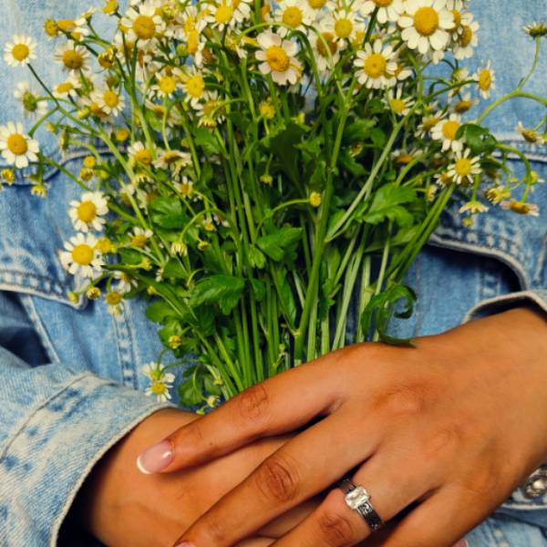 Western Emerald Zircon Engraved Women Engagement Ring