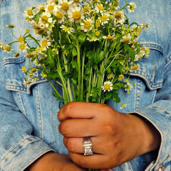 Retro Two- Color Flower Wide Band Square Diamond Ring