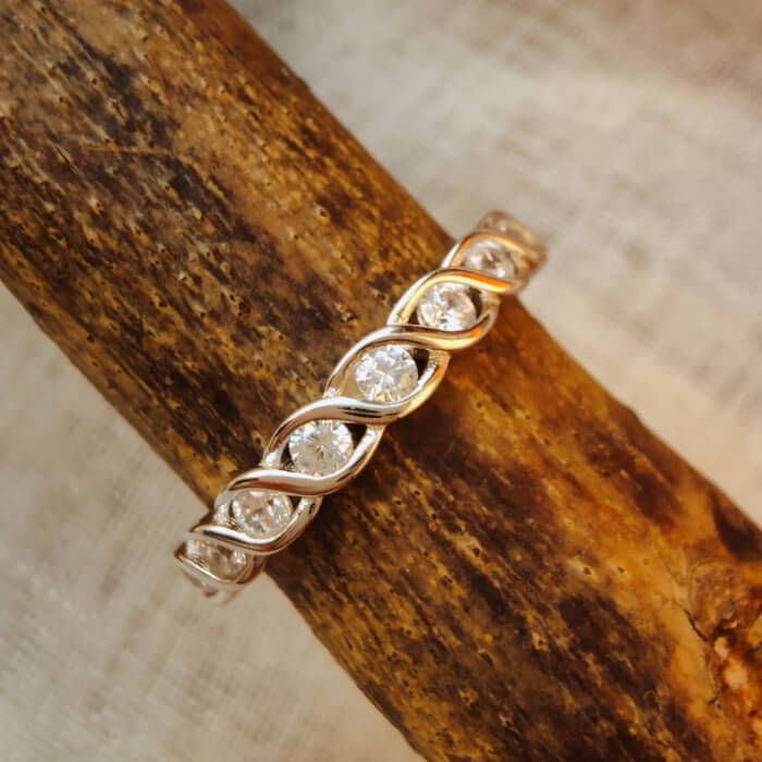 Twist Round Moissanite Inlay Women Stacking Ring Band